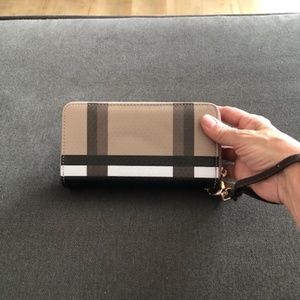 Trifold Wristlet Plaid Faux Leather Tan Black, White New